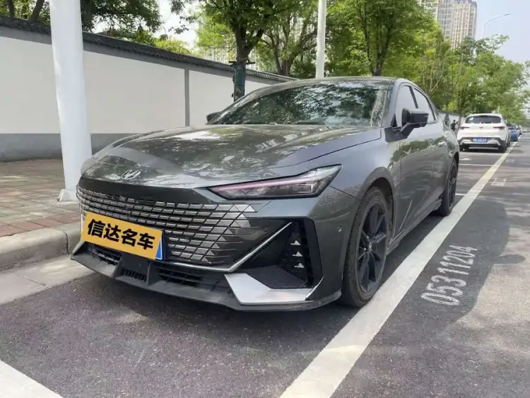 Changan UNI-V 2022 1.5T Smart Navigation Edition