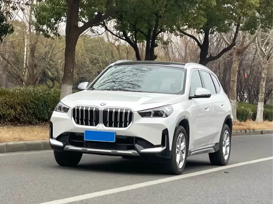 بي إم دبليو X1 2023 sDrive20Li حزمة تصميم X