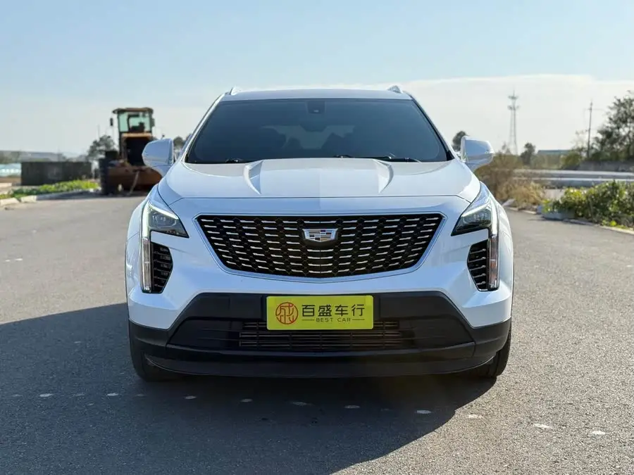 كاديلاك XT4 2022 28T دفع أمامي فاخر