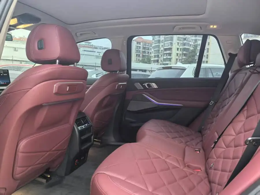 بي إم دبليو X5 2023 xDrive 30Li باقة M الرياضية الفاخرة في الليل