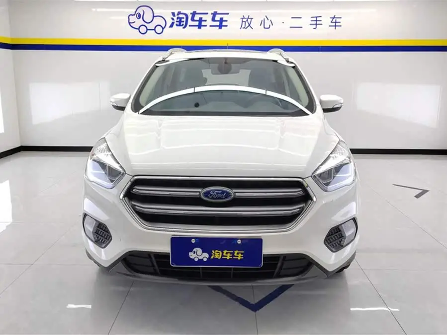 2019 Ford Escape EcoBoost 180 Two-Wheel Drive Platinum Model National VI