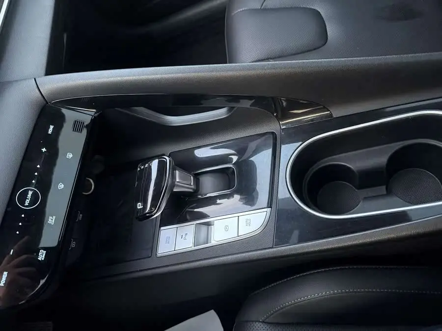 Elantra 2021 1.5L CVT LUX Premium Edition