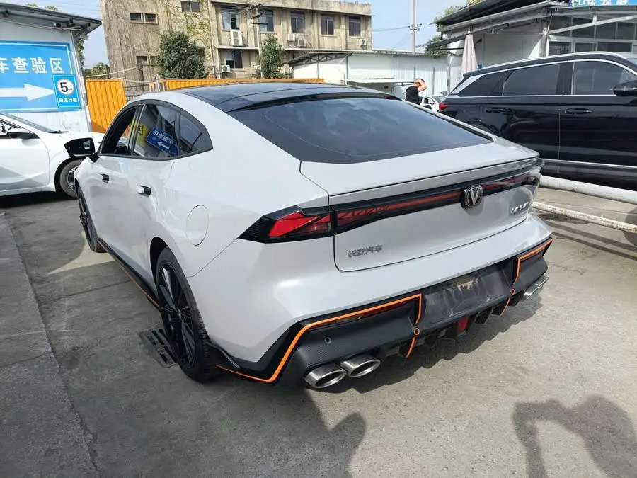 شانجان UNI-V 2022 1.5T إصدار رياضي