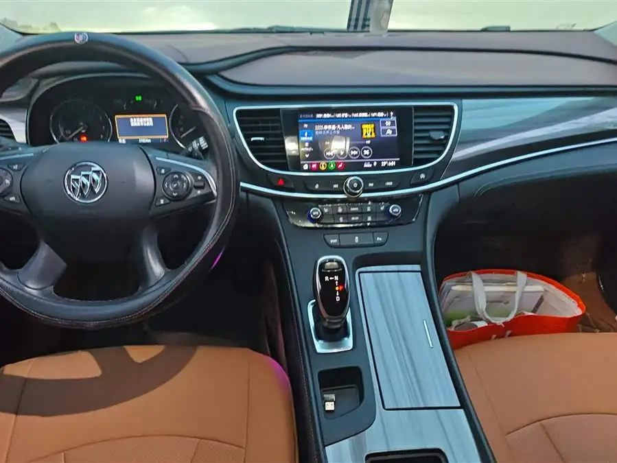 بيك لاكروس 2020 652T فاخرة