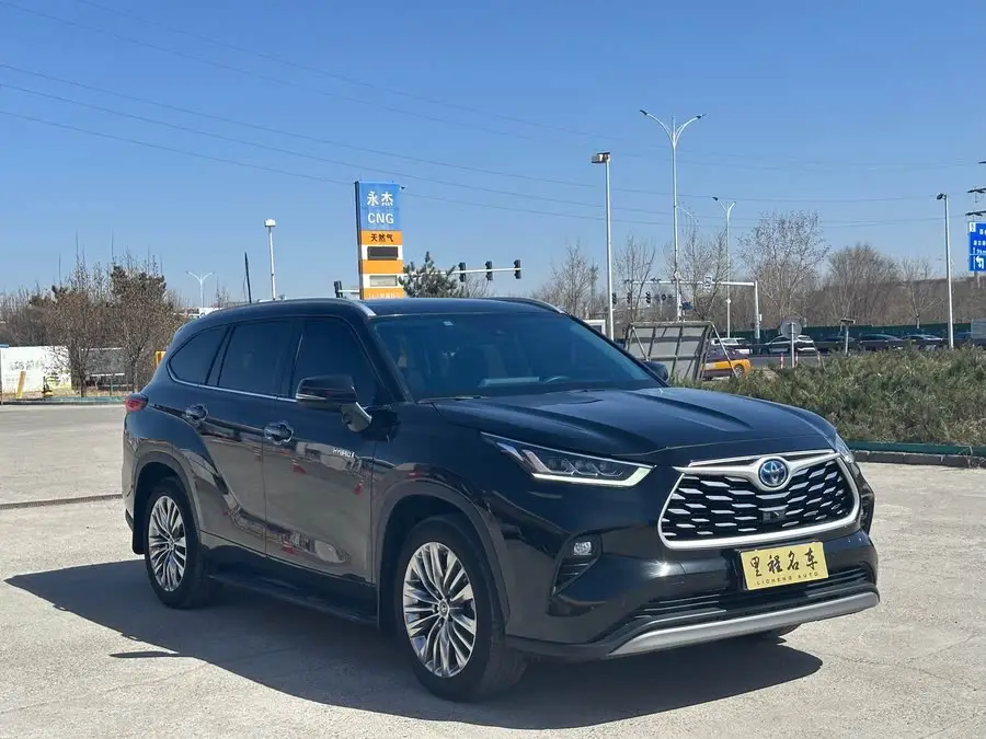 هايلاندر 2022 هايبرد 2.5 لتر دفع رباعي بريميوم 7 مقاعد