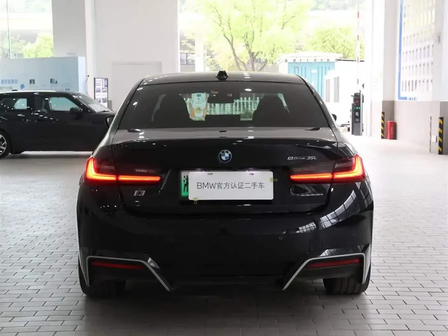 بي إم دبليو i3 2024 eDrive 35 L