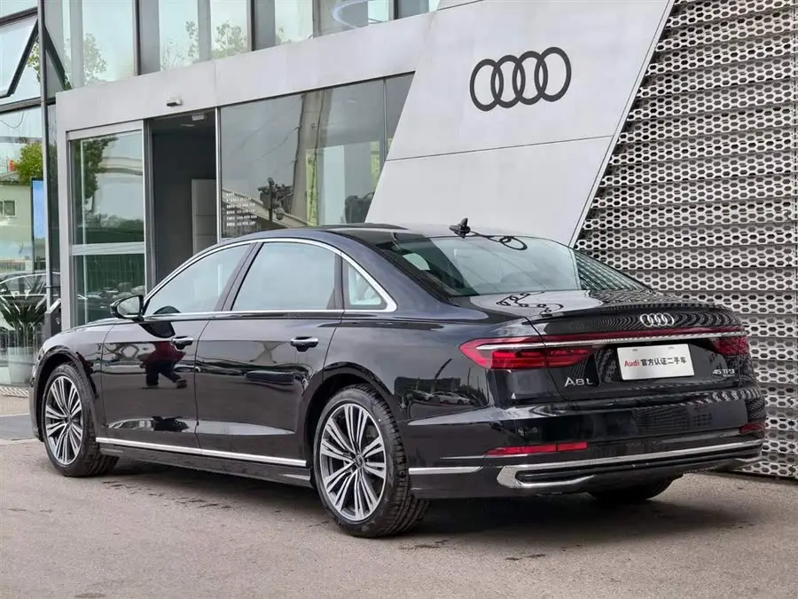 أودي A8 2025 A8L 45 TFSI كواترو فاخرة