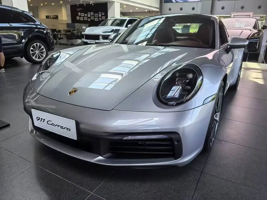 بورش 911 2023 كاريرا 3.0T