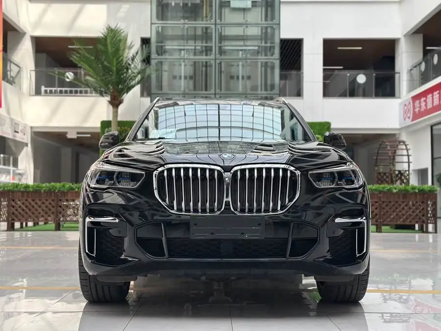 بي إم دبليو X5 2022 طراز مُعدل xDrive 40Li حزمة رياضية M