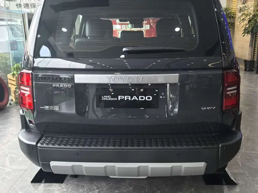 برادو 2024 2.4T نسخة TX الشاملة 5 مقاعد