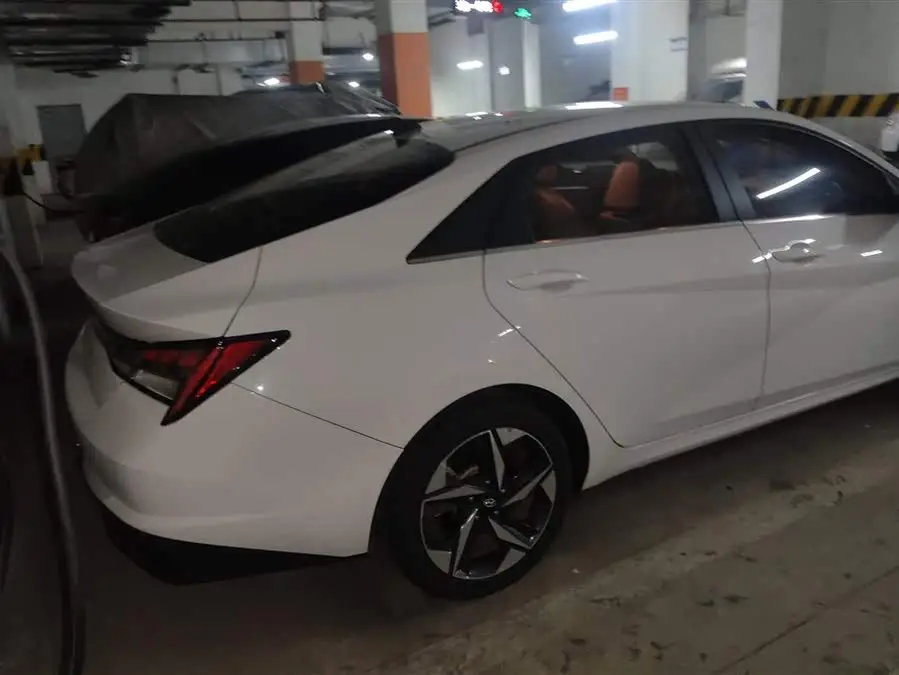 إلانترا 2022 1.5 لتر CVT LUX النسخة المتميزة