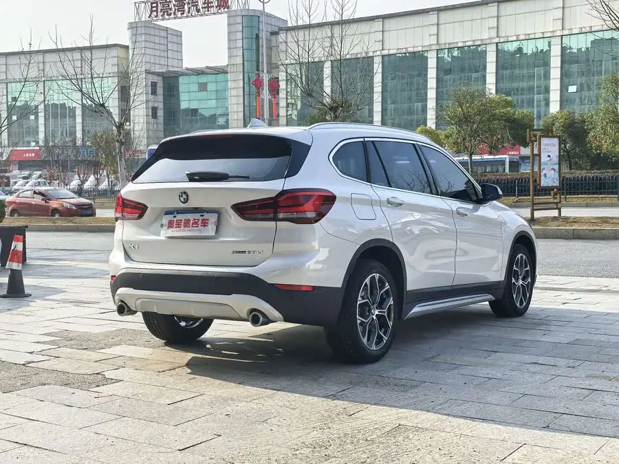 بي إم دبليو X1 2021 sDrive20Li الفاخرة