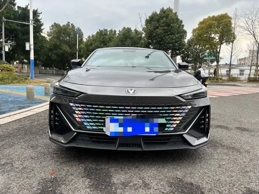 Changan UNI-V 2024 1.5T Smart Navigation Edition