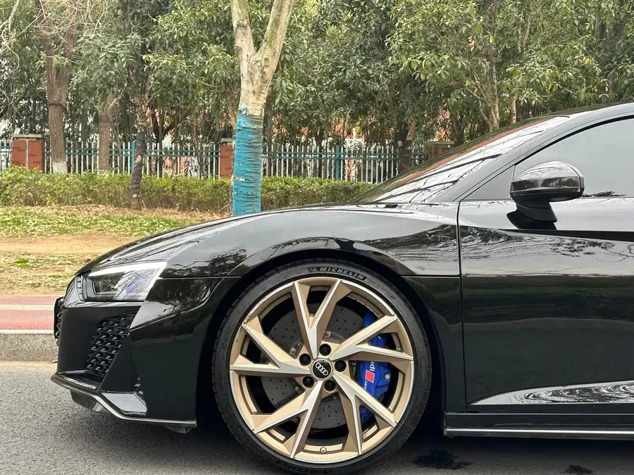 أودي R8 2021 V10 كوبيه الأداء