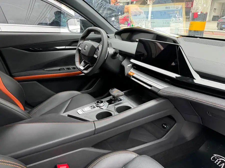 Changan UNI-V 2023 1.5T Deluxe