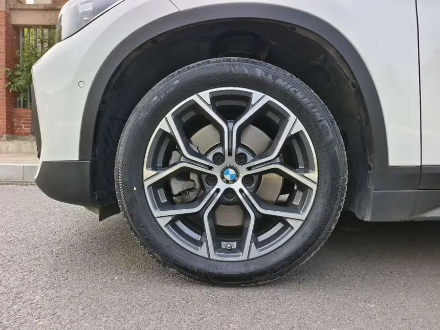 بي ام دبليو X1 2022 sDrive25Li الطراز الرائد