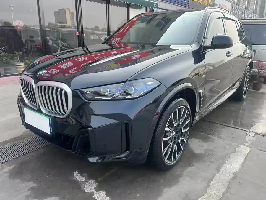 بي إم دبليو X5 2023 xDrive 40Li حزمة الرياضة الليلية M