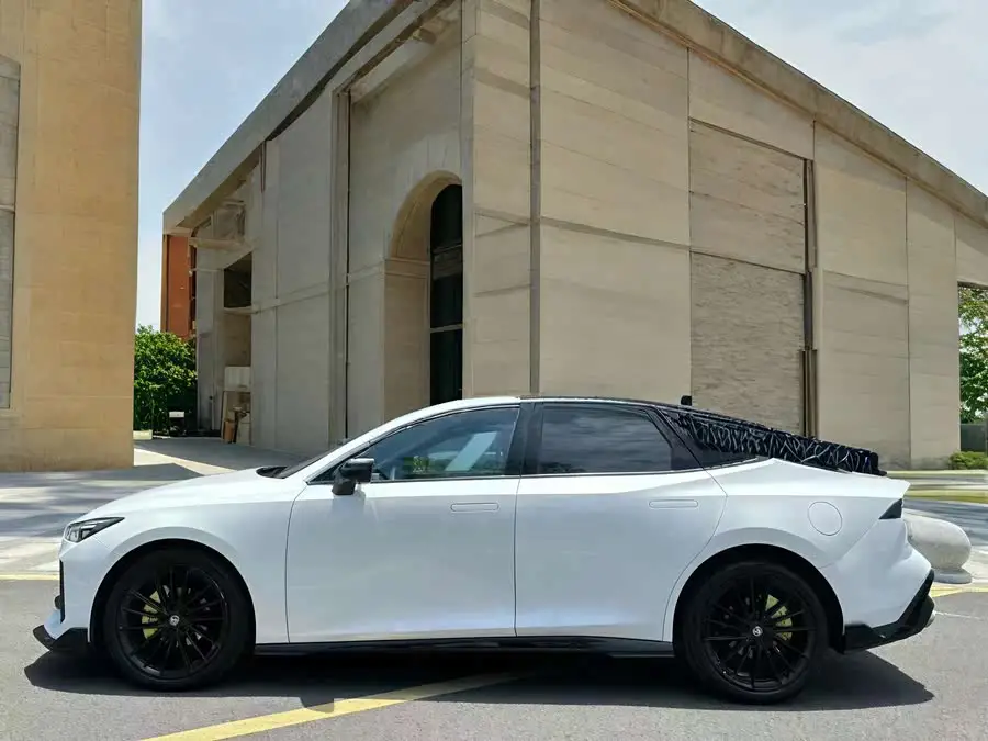 شانغن UNI-V 2023 1.5T نسخة رياضية