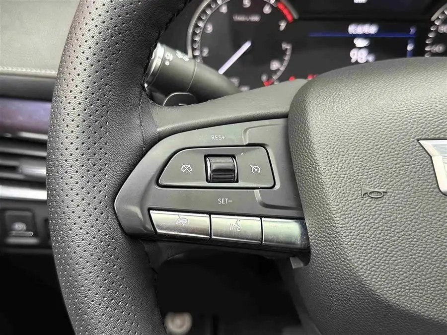 Cadillac XT4 2022 28T FWD Luxury