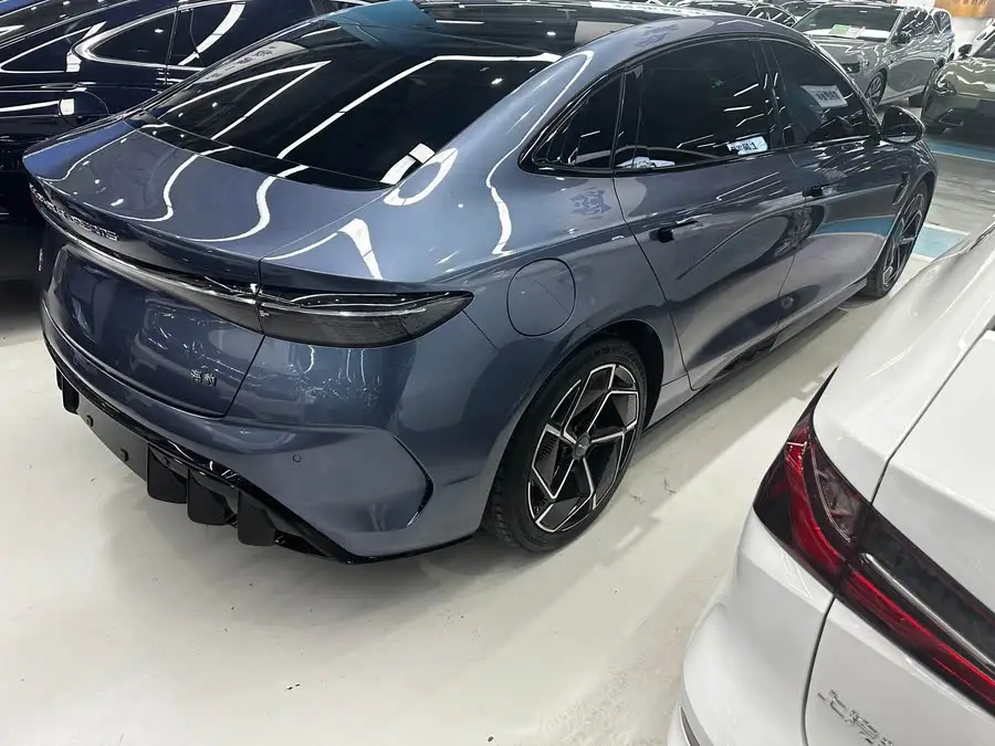 ختم 2023 إصدار البطل نسخة الأداء 700 كم