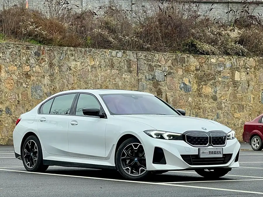 بي إم دبليو i3 2024 eDrive 40 L مجموعة ليالي