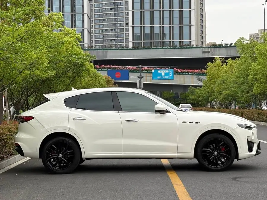 Levante 2023 3.0T Modena