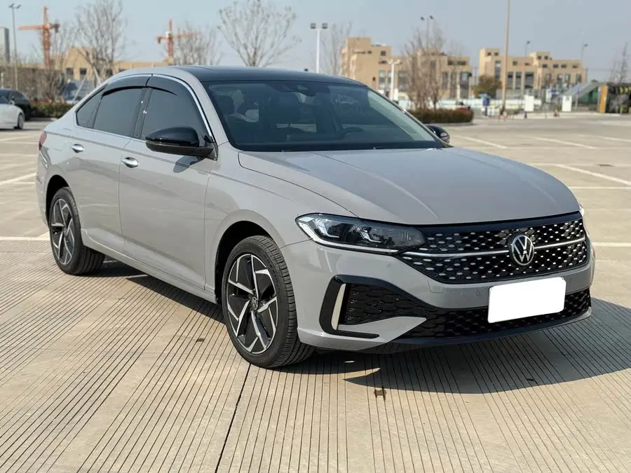 لانغ ي 2023 300 TSI DSG نسخة الأبد الكوني