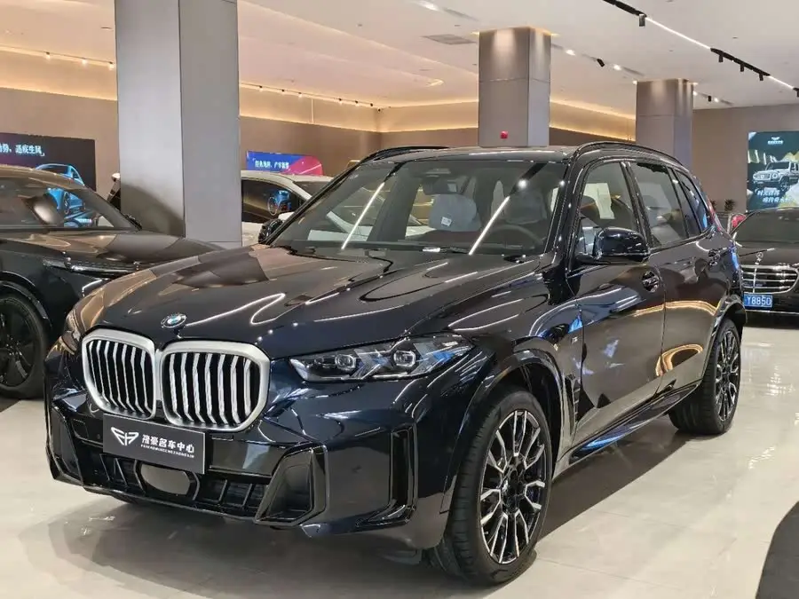 بي إم دبليو X5 2023 xDrive 40Li M حزمة الظل الرياضية