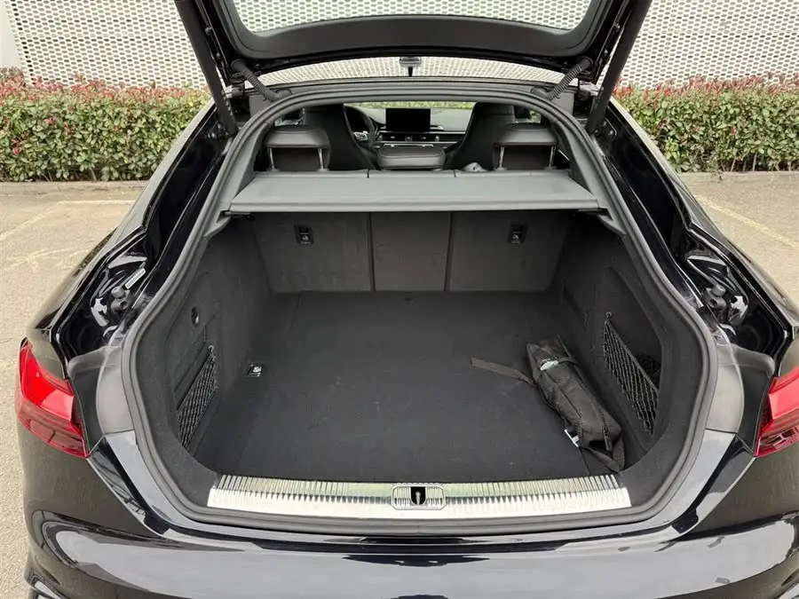 أودي RS 5 2023 RS 5 2.9T سبورت باك إصدار بلاك