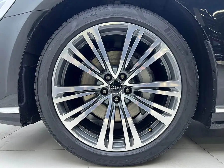 أودي A8 2025 A8L 45 TFSI كواترو فاخرة