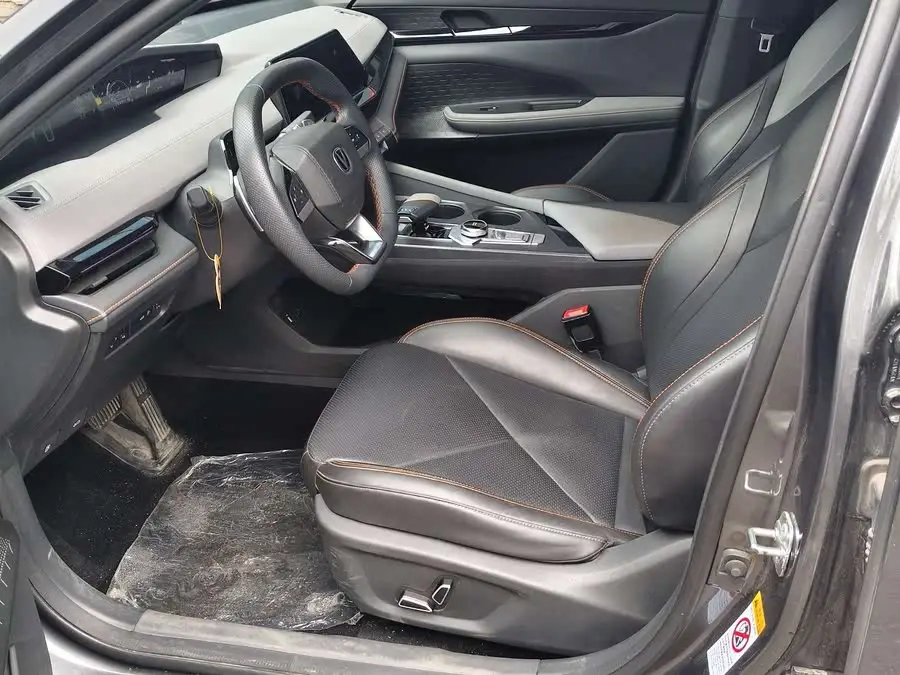 شانجان UNI-V 2023 1.5T الفاخرة