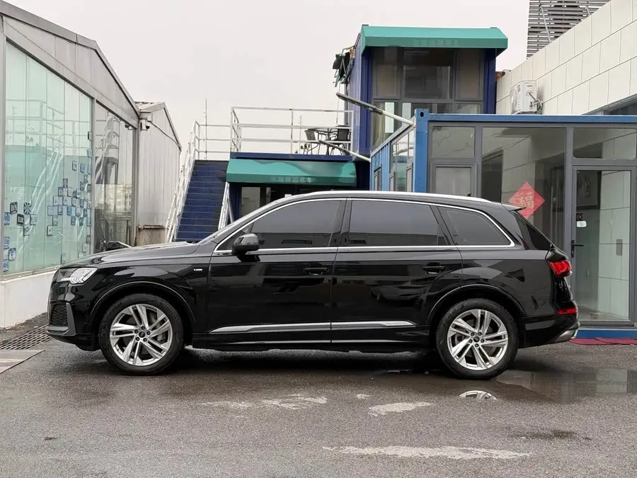Audi Q7 2023 45 TFSI quattro S line Sport