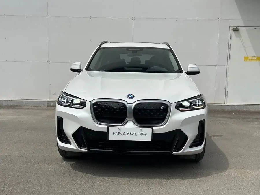 BMW iX3 2024 Leading Model