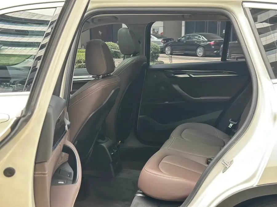 بي إم دبليو X1 2022 فئة محدثة xDrive25Li نسخة فاخرة