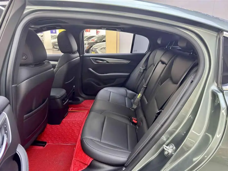 كاديلاك CT5 2022 28T الفاخرة (الإصدار القياسي)