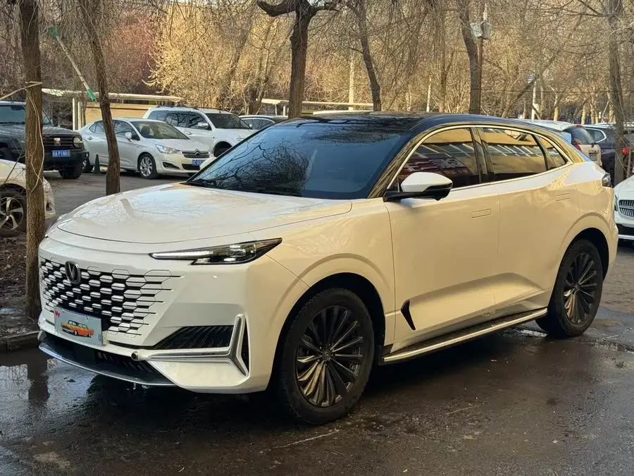 تشاينغن UNI-K 2021 2.0T الفئة الممتازة