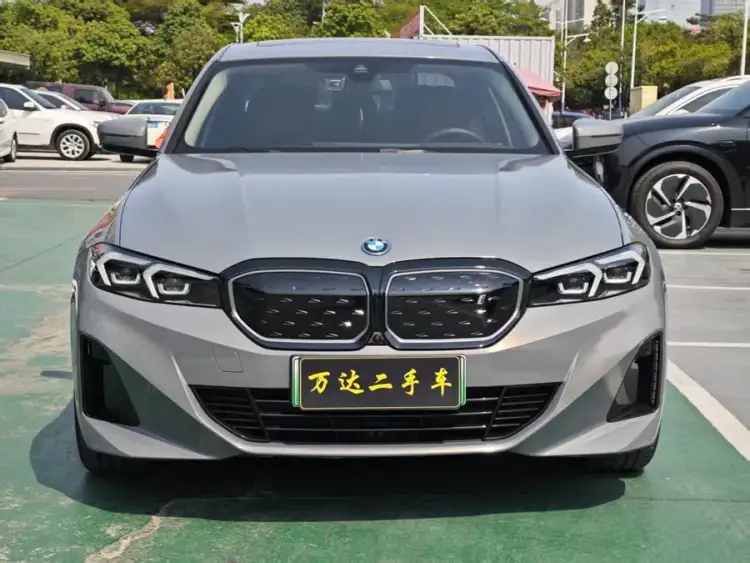 BMW i3 2022 eDrive 35 L