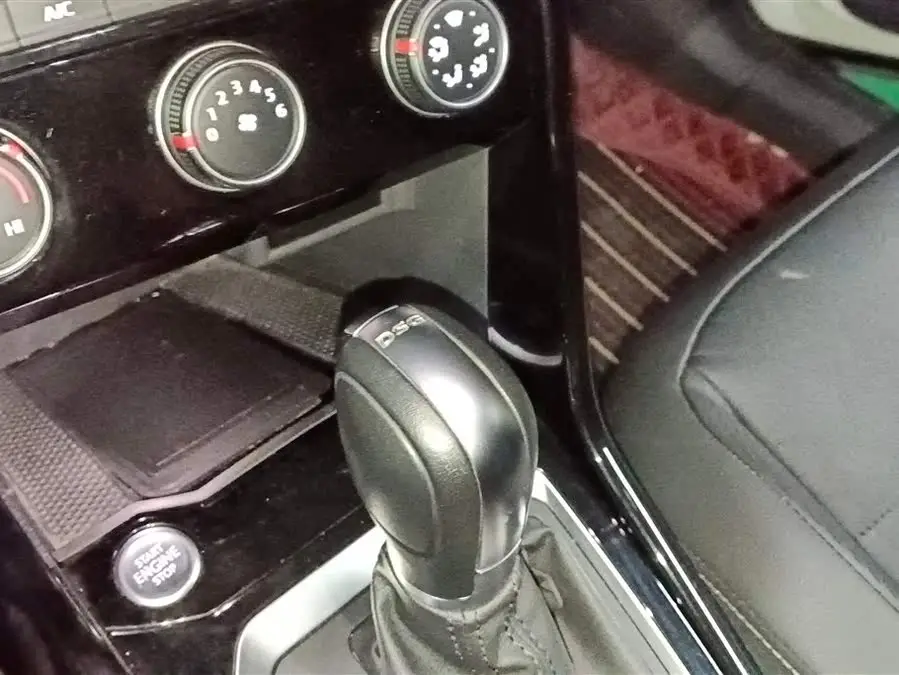 T-ROC 2020 طراز 280 TSI DSG دفع ثنائي مريح