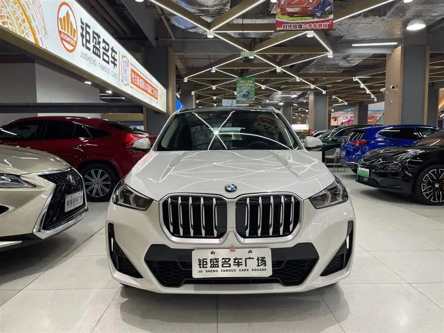 بي إم دبليو X1 2023 sDrive25Li حزمة M الرياضية