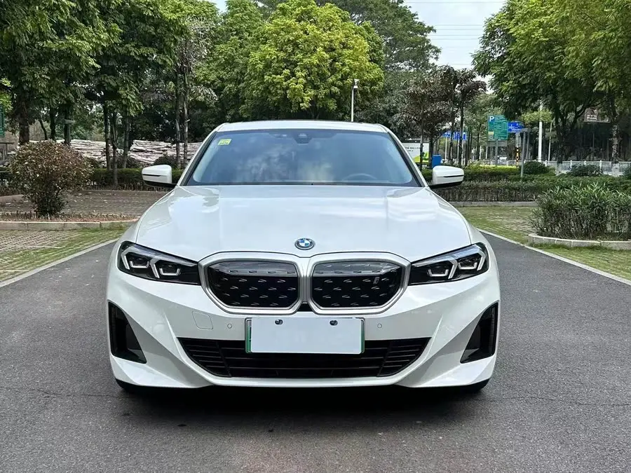 بي إم دبليو i3 2024 eDrive 35 L