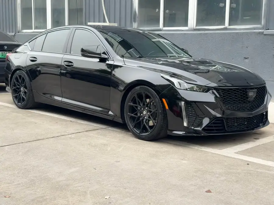 كاديلاك CT5 2023 28T الفاخرة (الإصدار القياسي)