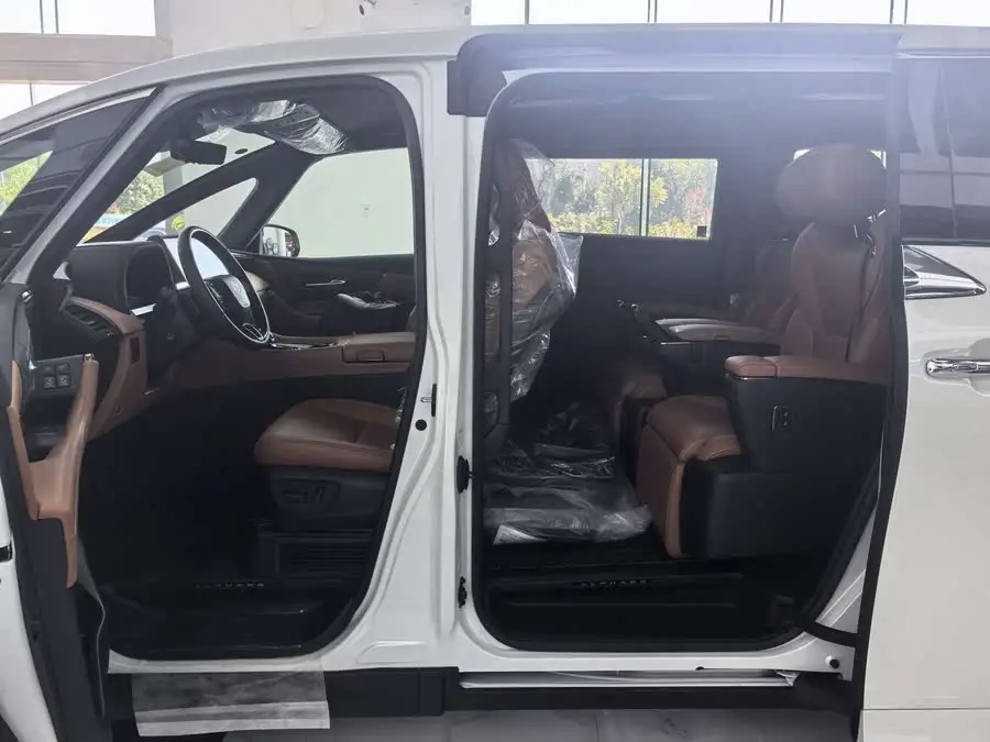 ألفارد 2024 بمحرك مزدوج 2.5 لتر الإصدار المتميز