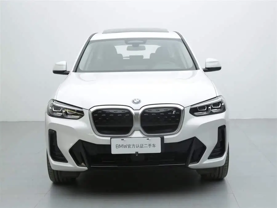 بي إم دبليو iX3 2024 الطراز الرائد