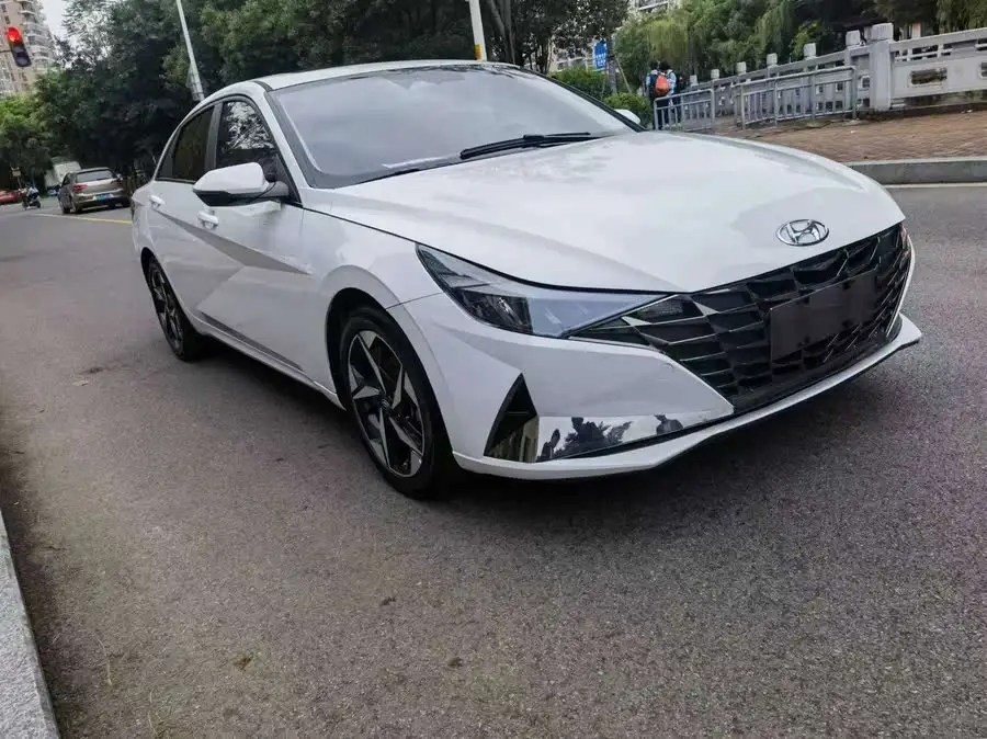 إلينترا 2022 1.5 لتر CVT LUX النسخة المميزة