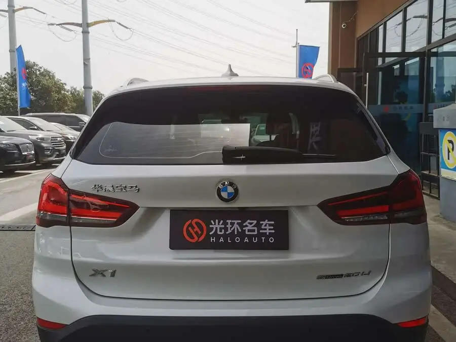 بي إم دبليو X1 2022 sDrive20Li إصدار الموضة