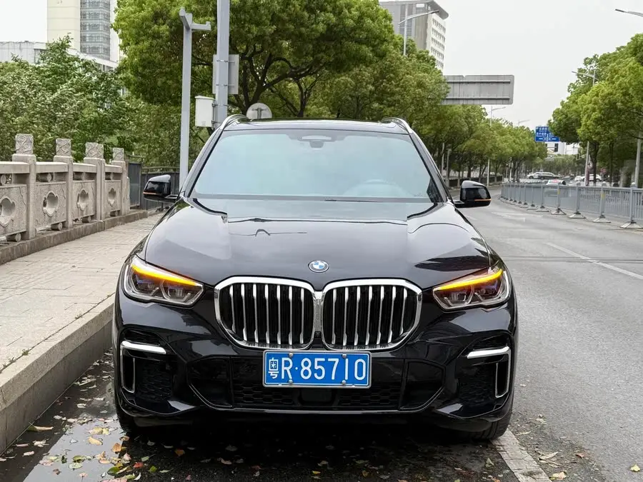 بي إم دبليو X5 2022 xDrive 40Li حزمة M الرياضية الفاخرة