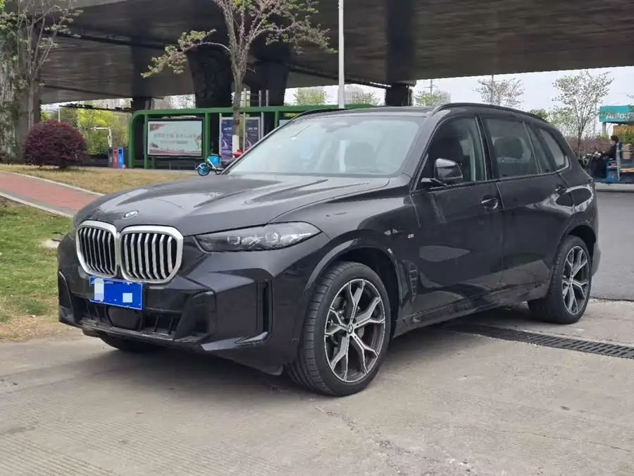 بي إم دبليو X5 2023 xDrive 30Li باقة M الرياضية الفاخرة ليلية
