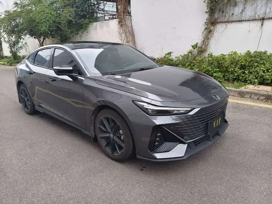 شانجان UNI-V 2023 1.5T الفاخرة