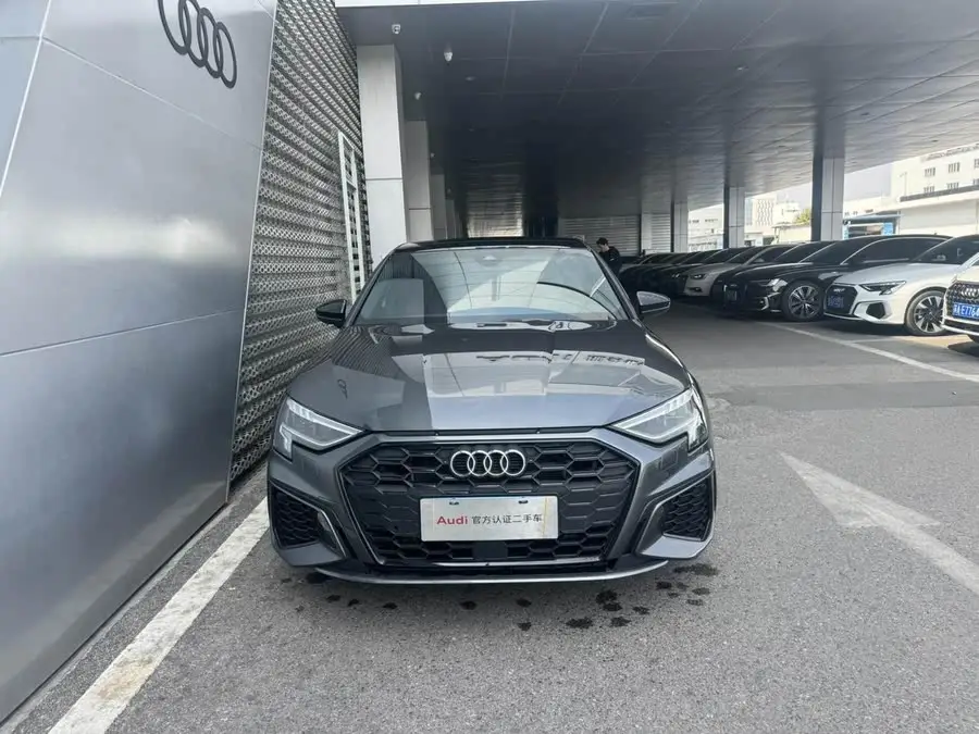 أودي A3 2023 سبورتباك 35 TFSI طراز رياضي أنيق