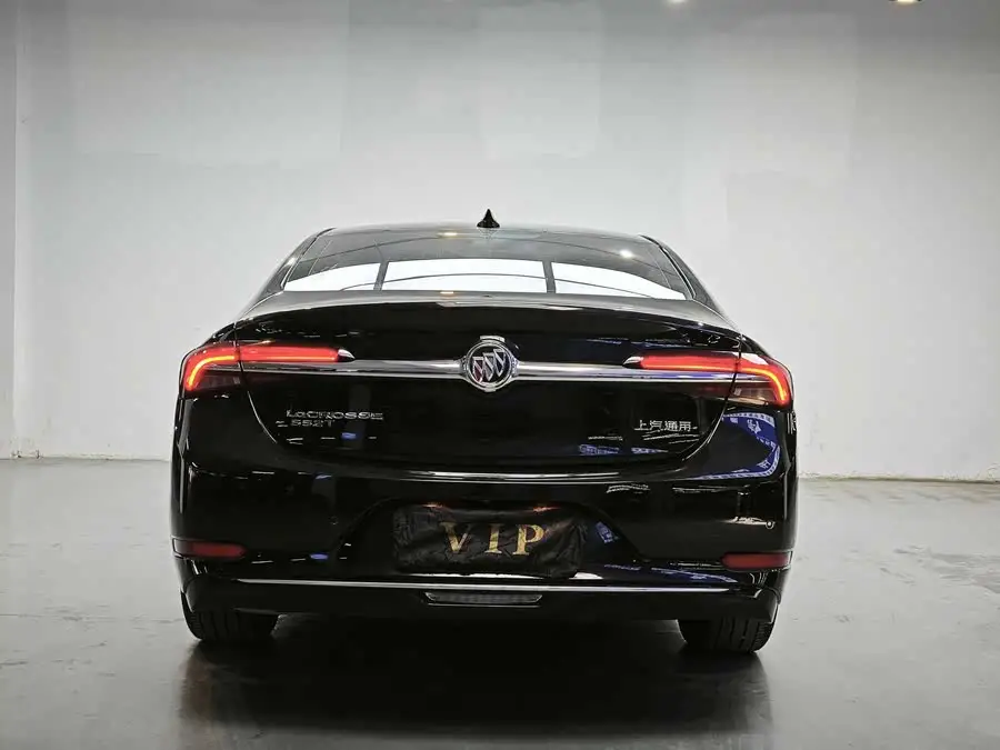 بيوك لاكروس 2021 552T فاخرة